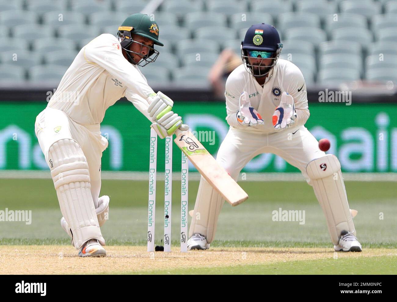 Australia's Usman Khawaja plays at the ball as India's Rishabh Pant, right, watches during the first cricket test between Australia and India in Adelaide, Australia,Friday, Dec. 7, 2018. (AP Photo/James Elsby) Stockfoto