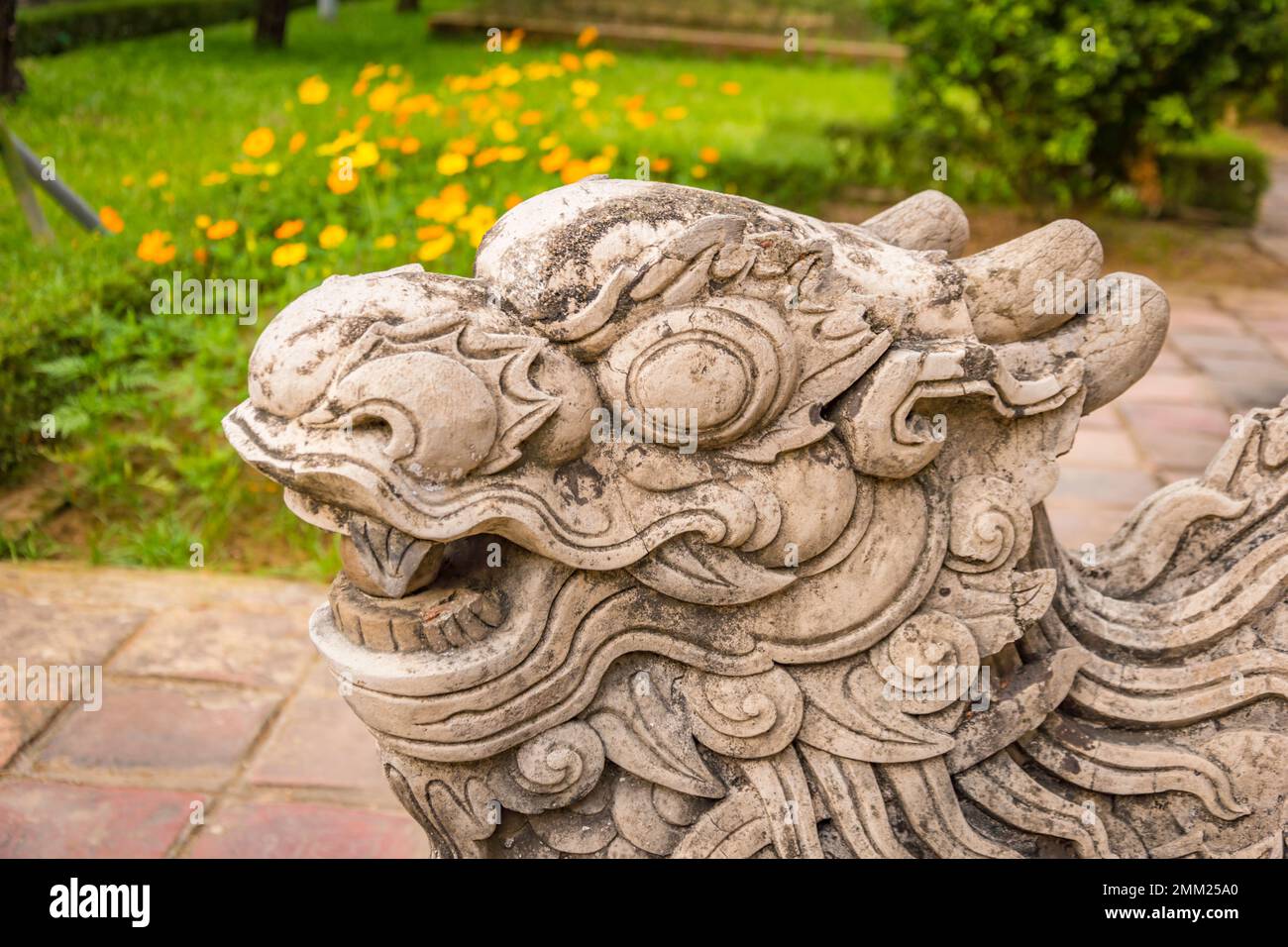 Drachenschmuck im Garten der kaiserlichen Stadt Hue, der Zitadelle, Vietnam Stockfoto