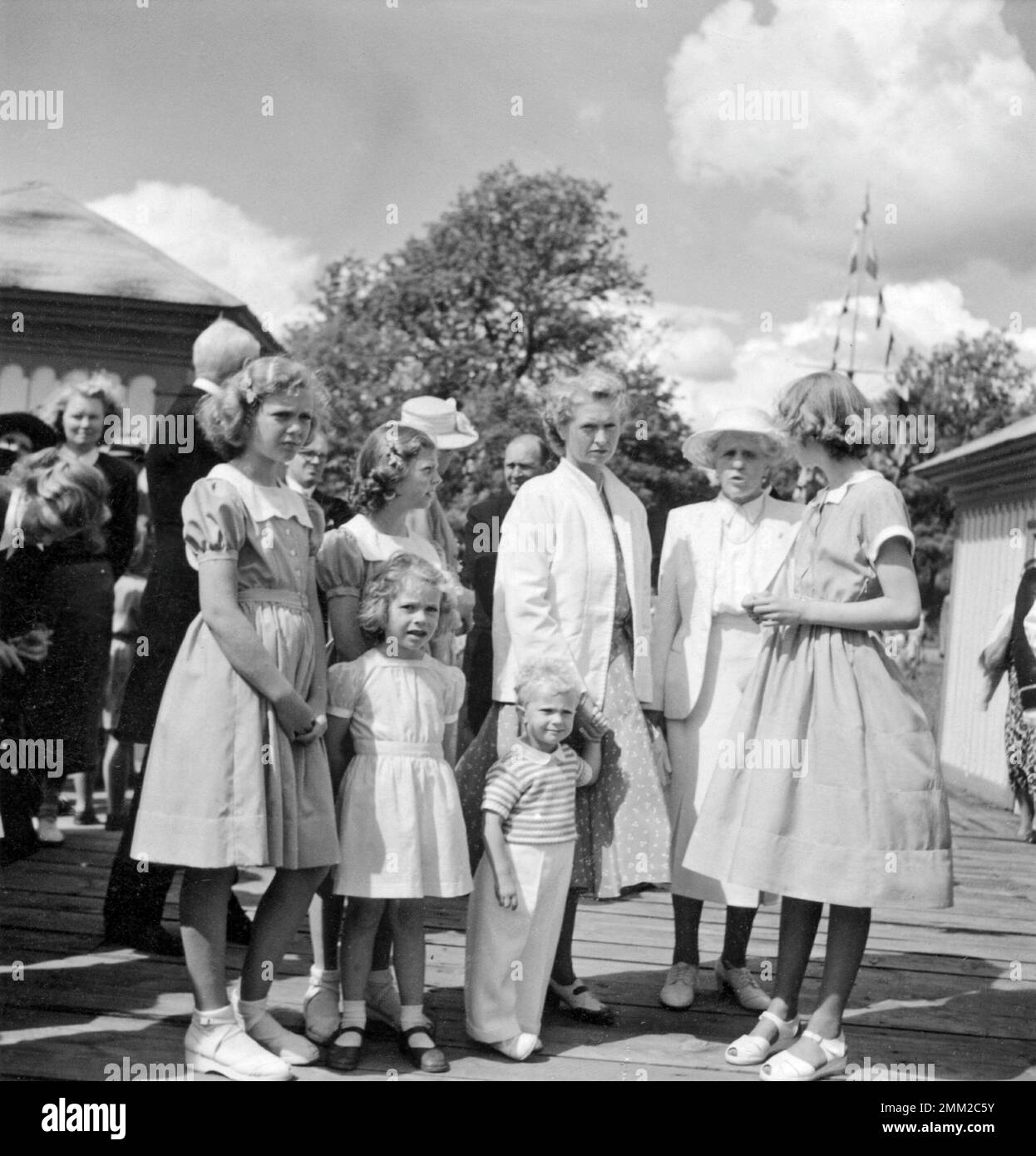 Carl XVI Gustaf, König von Schweden. Geboren am 30. april 1946. Abgebildet mit seiner Mutter Sibylla und seinen Schwestern von links; Birgitta, Margaretha, Christina, Desiree von rechts. 1949 Stockfoto