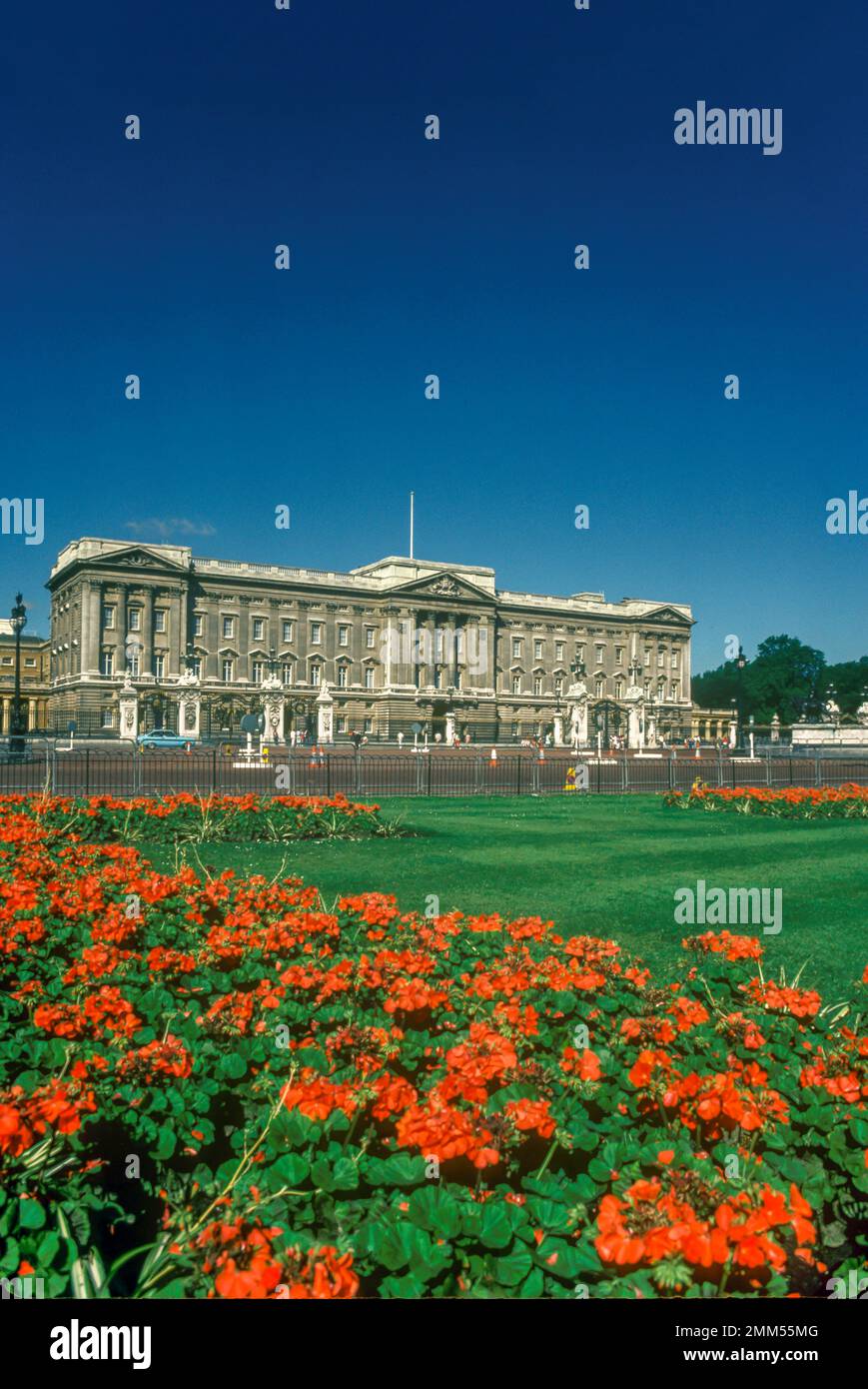 1989 HISTORISCHE QUEEN VICTORIA MEMORIAL GARDENS BUCKINGHAM PALACE LONDON ENGLAND Stockfoto
