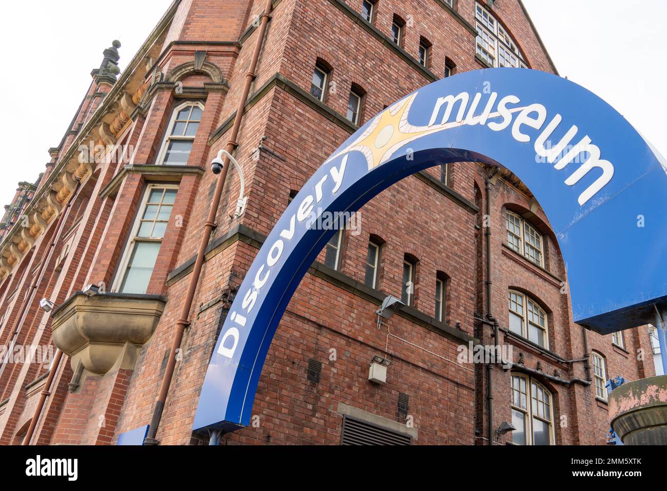 Eintrittsblick in das Discovery Museum, das sich auf Wissenschaft, Technologie und Geschichte der Stadt Newcastle upon Tyne, Großbritannien, konzentriert Stockfoto