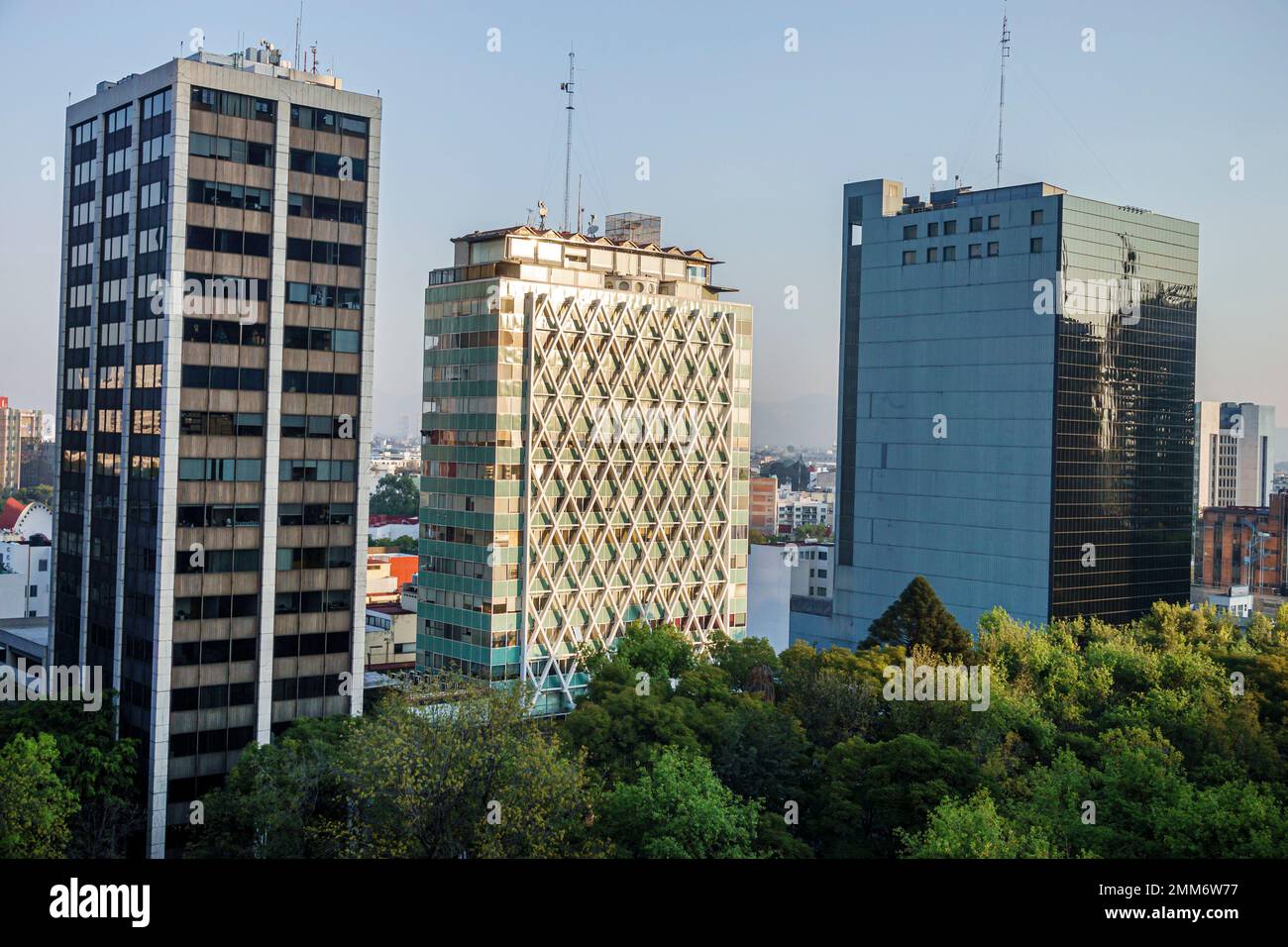Mexiko-Stadt, Avenida Paseo de la Reforma, Bürogebäude, Hochhäuser, Wolkenkratzer, hohe Gebäude, Skyline der Stadt, ar Stockfoto