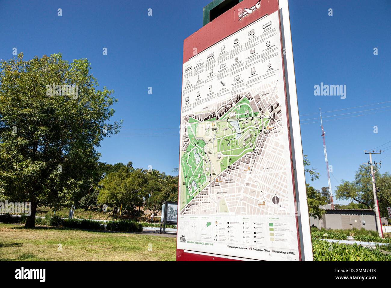 Mexiko-Stadt, Bosque de Chapultepec Abschnitt 2 Waldkarte, Schilder Informationen Plakatwand Stockfoto