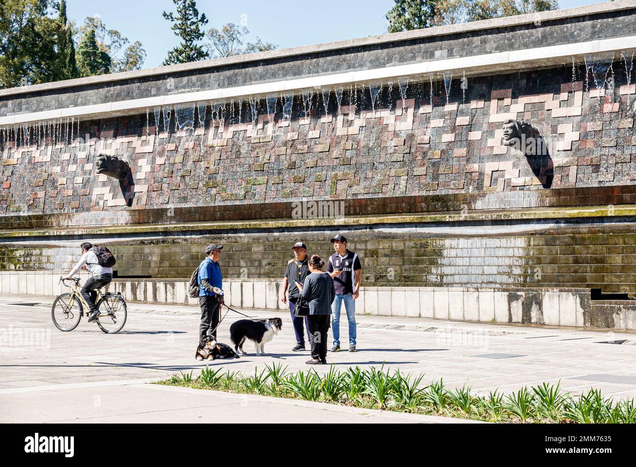 Mexiko-Stadt, Bosque de Chapultepec Abschnitt 2 Wald, Fuente Monumental Xochipilli Monumental Brunnen vom Architekten Leonides Guadarrama tenochca Kultur Stockfoto