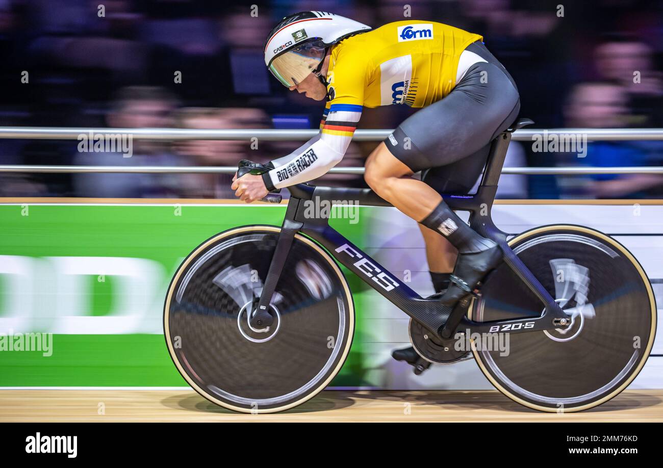 Berlin, Deutschland. 29. Januar 2023. Radfahren: Berlin 6-Tage-Rennen, Wolfram Champions Cup, 250m Flying Time Trial, Männer, Velodrom. Maximilian Dörnbach aus Deutschland fährt auf der Rennstrecke. Kredit: Andreas Gora/dpa/Alamy Live News Stockfoto