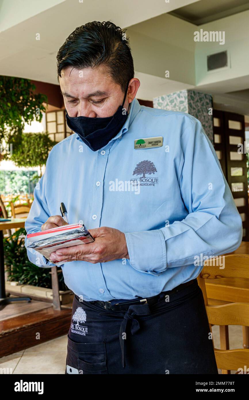 Mexiko-Stadt, Bosque de Chapultepec Abschnitt 2 Wald, Del Bosque Restaurante, Del Bosque Restaurante, Verfassen von Bestellungen, männliche Männer, Erwachsene, Wohnsitz Stockfoto