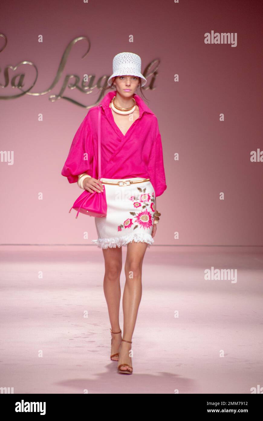 Luisa Spagnoli Catwalk Mailand Fashion Week 22 Stockfoto