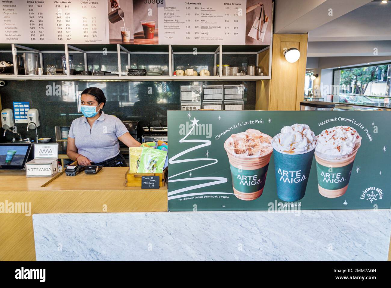 Mexiko-Stadt, Panaderia Artemiga Bäckerei, gefrorene kalte Getränke Latte Frappe, weibliche Frau, Erwachsene, Bewohner, Inneneinrichtung Stockfoto