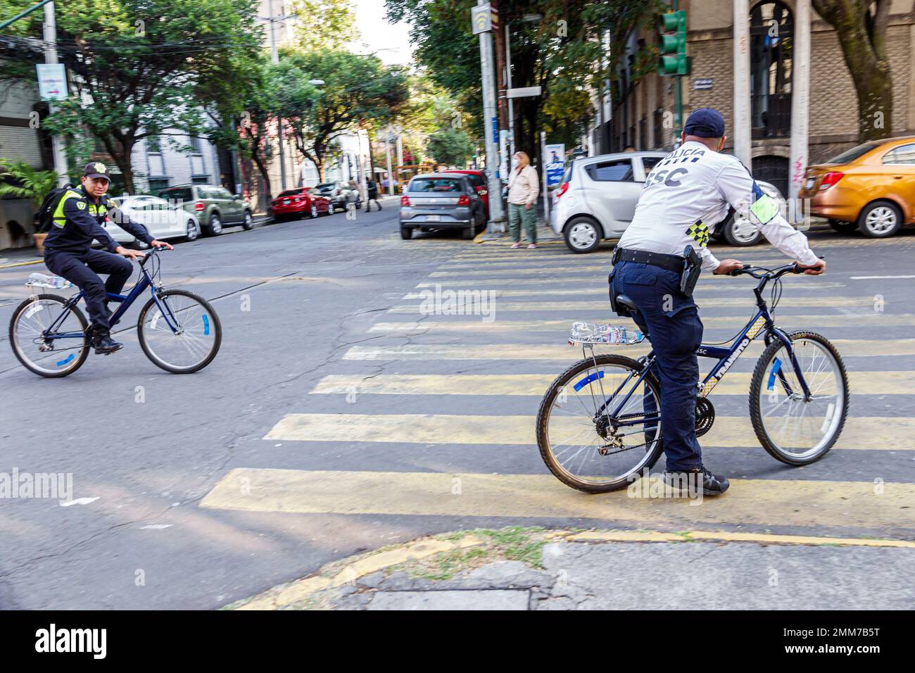 Mexiko-Stadt, Fahrrad Polizei Polizisten Patrouille, Männer Männer Männer, Erwachsene, Bewohner, Angestellte Arbeiter Arbeiter, Arbeit Arbeit Stockfoto