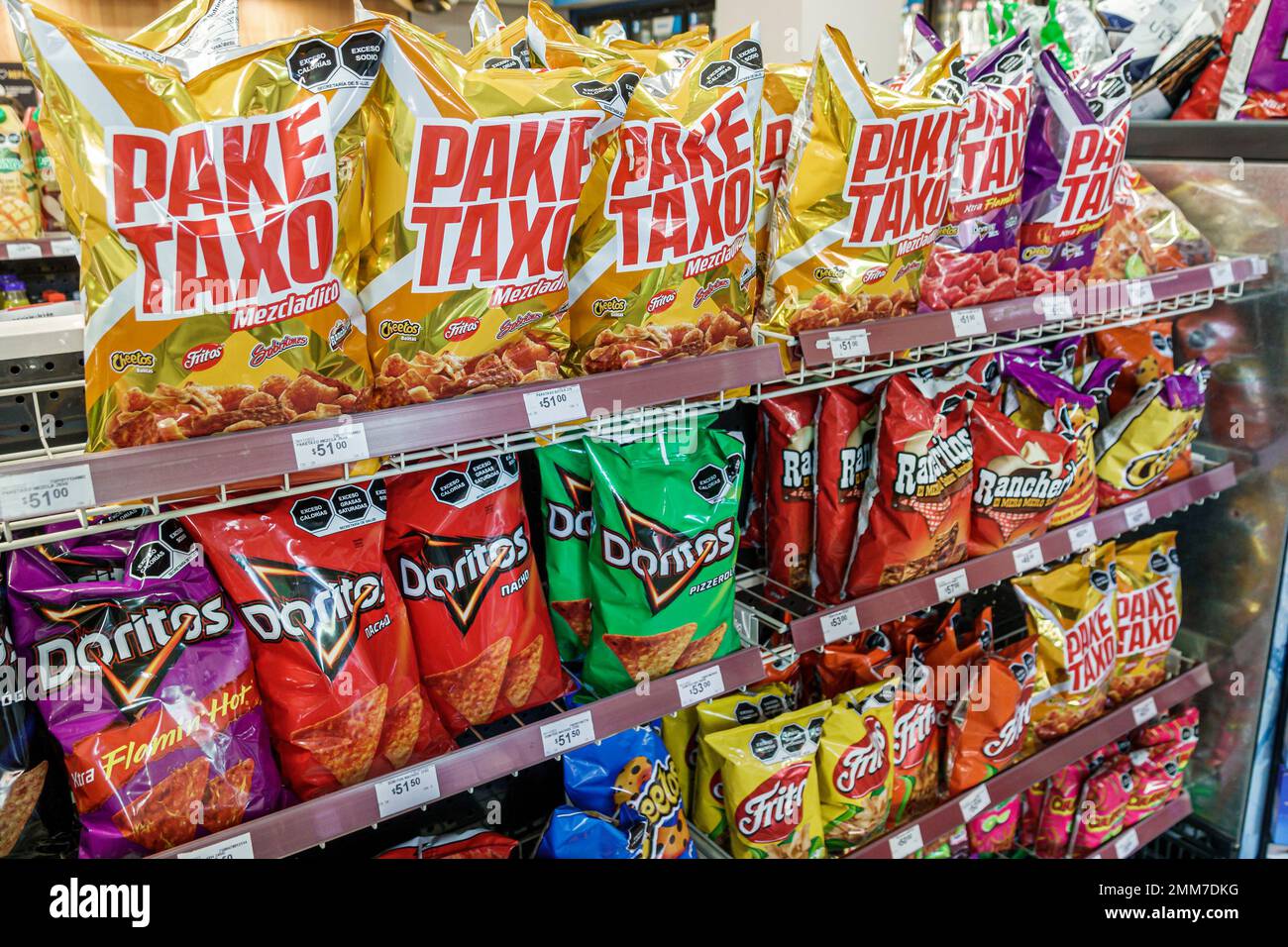 Mexiko-Stadt, Avenida Paseo de la Reforma, Oxxo Chips Snacks, Junkfood-Beutel Doritos, innen innen innen, Lebensmittelgeschäfte, Bodega bo Stockfoto