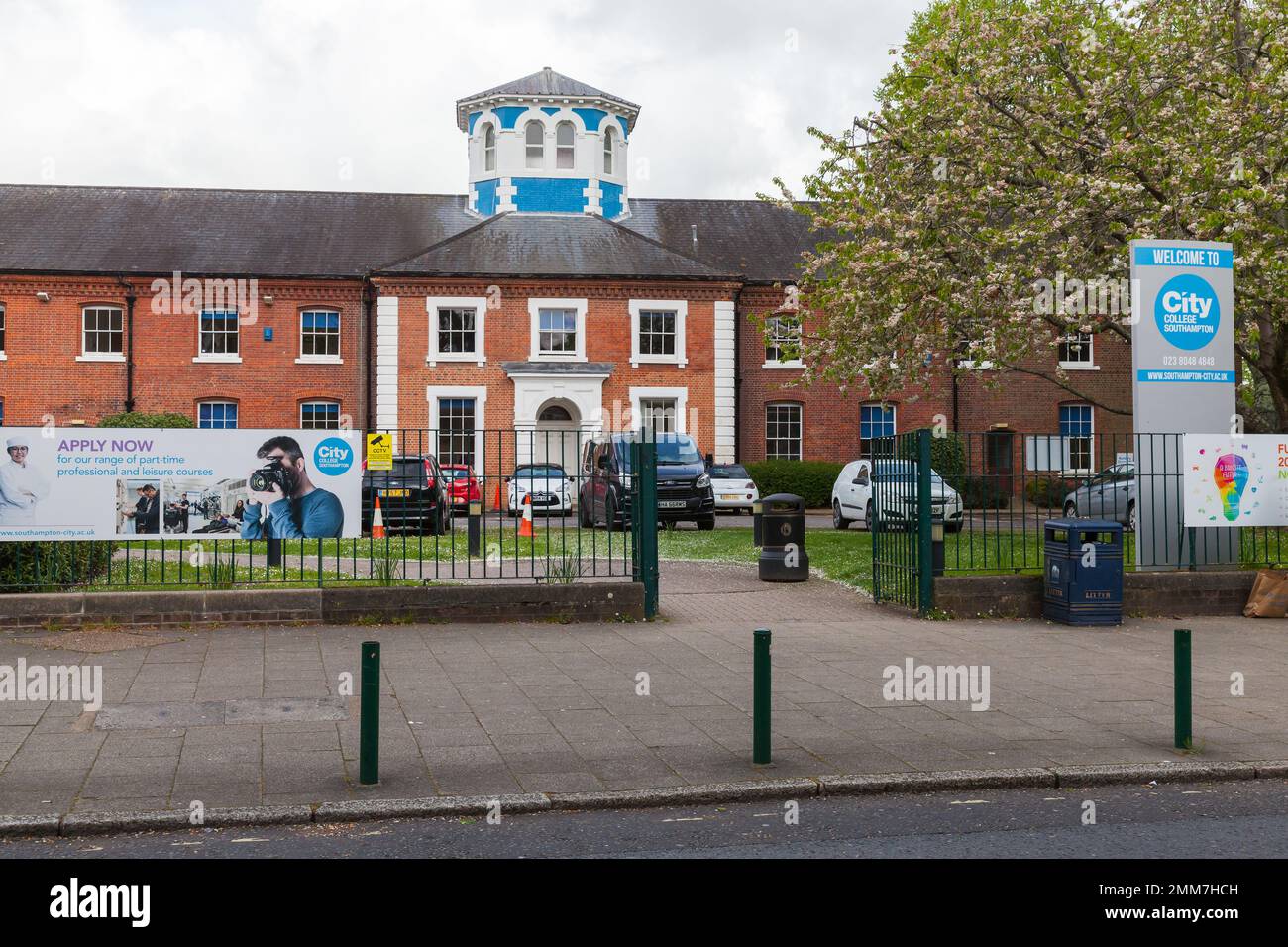 Southampton, Großbritannien - 24. April 04, 2019: Southampton City College, Old Victorian Workhouse Front Stockfoto