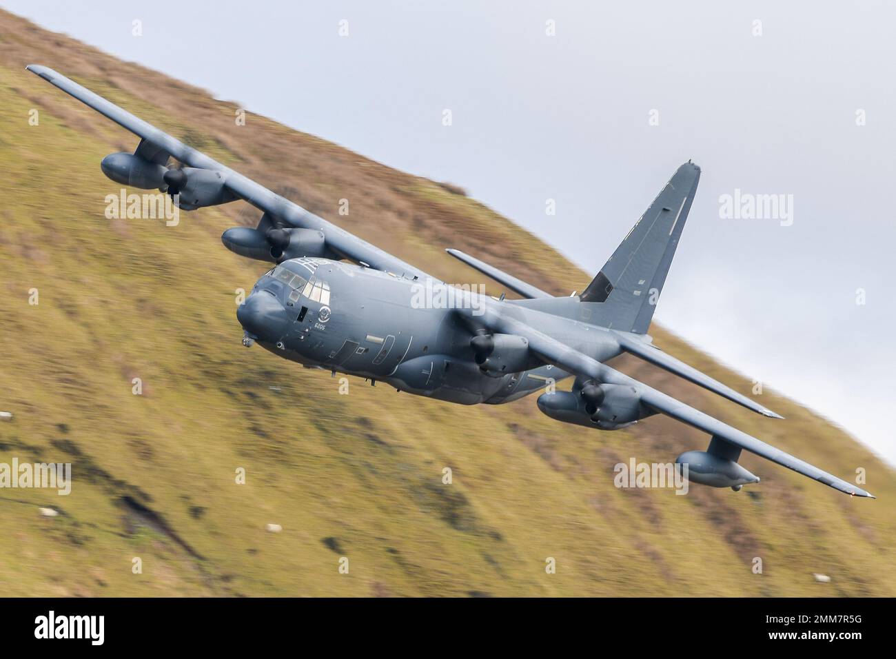 Mach loop raf hercules c 130 -Fotos und -Bildmaterial in hoher ...