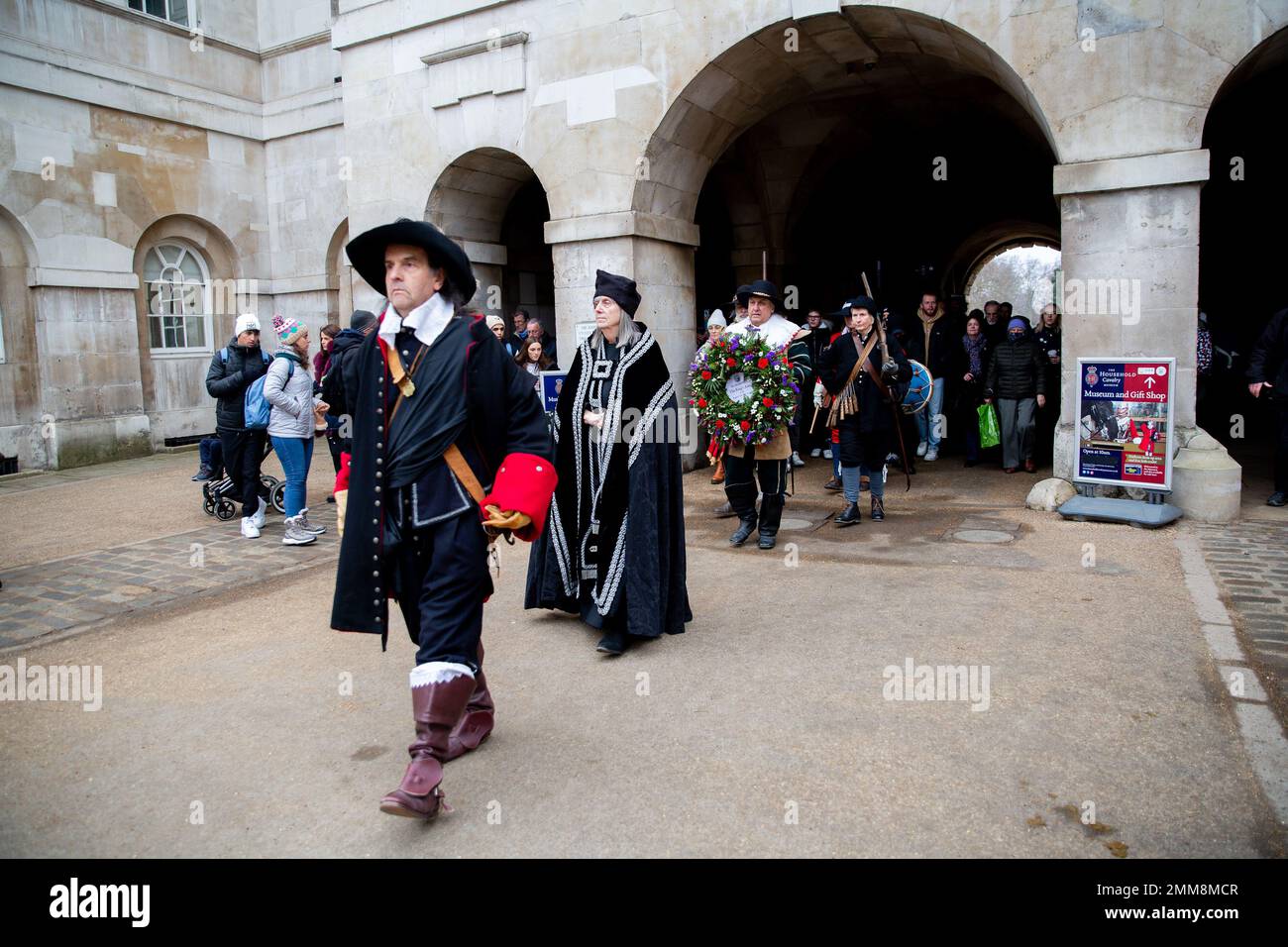 London, Vereinigtes Königreich, 29. Januar 2023, Kredit: Chrysoulla Kyprianou Rosling/Alamy News. Mitglieder der englischen Bürgerkriegsgesellschaft, die an der jährlichen Marschfahrt entlang der Mall und in die Pferdewache zum Gedenken an König Karls Ersten Hinrichtung am 30. Januar 1649 teilnehmen. Kredit: Chrysoulla Rosling/Alamy Live News Stockfoto