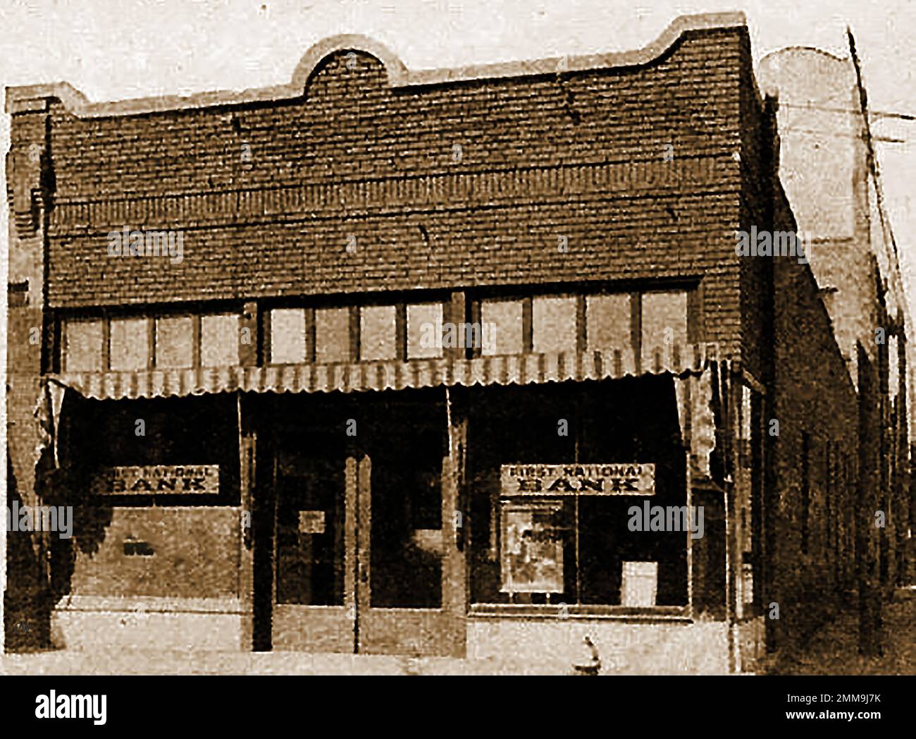 Santa Claus Bank Raub - 23. Dec1927 - Ein Bandit, verkleidet als Santa Clause, führte einen Angriff auf die First National Bank in Cisco, Texas. USA. Ex-Sträfling Marshall Ratliff, verkleidet als Weihnachtsmann, Henry Helms und Robert Hill, zusammen mit Louis Davis, einem Verwandten von Helms, führten den berüchtigten Raub durch. Kinder wurden von den Kriminellen als Schutzschilde benutzt, als es zu einer erheblichen Schießerei kam, die zum Tod von Chief Bedford und Deputy George Carmichael führte, 4 andere und eine Reihe von Verletzungen, einige von erheblichen. Stockfoto