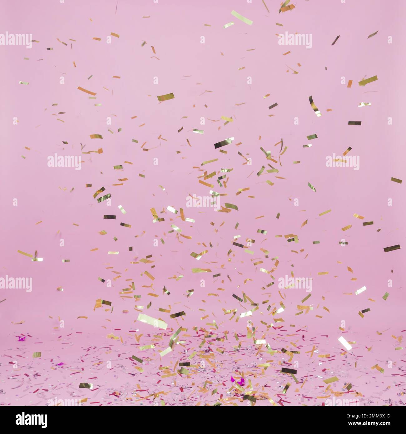 Sinkende goldene Konfetti, rosa Hintergrund. Auflösung und hochwertige Fotos Stockfoto
