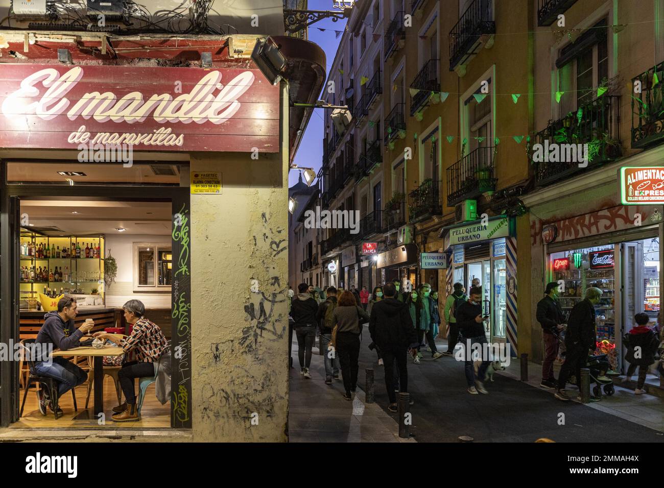 Abendliche Atmosphäre, Going Out, Calle de Colon, Madrid, Hauptstadt, Spanien Stockfoto