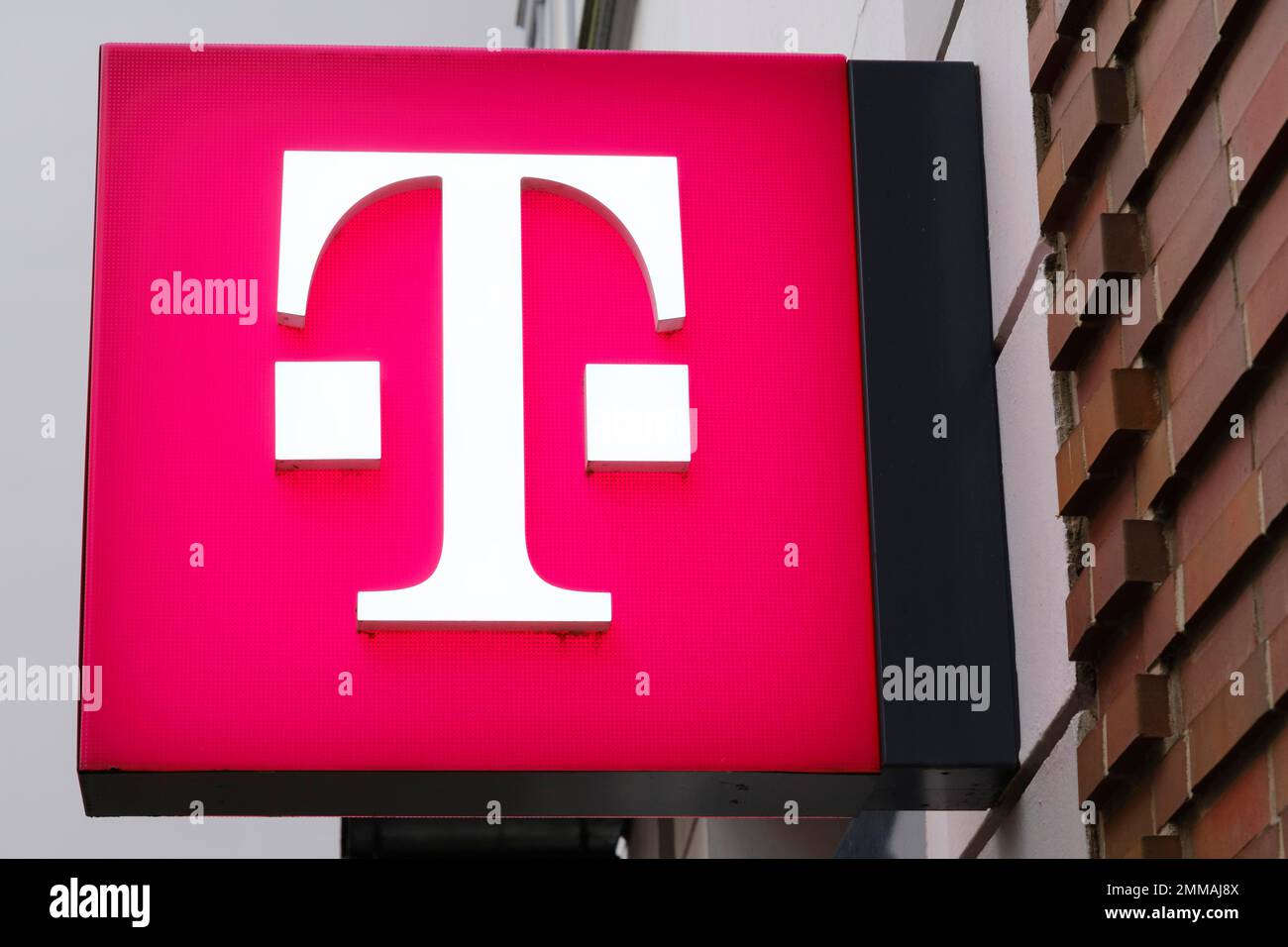 Schild und Logo T, Deutsche Telekom, Niedersachsen, Deutschland Stockfoto