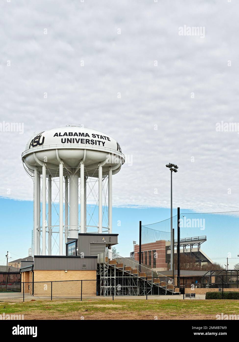 Wasserturm der Alabama State University in der Nähe der Sportfelder auf dem ASU-Campus in Montgomery Alabama, USA. Stockfoto