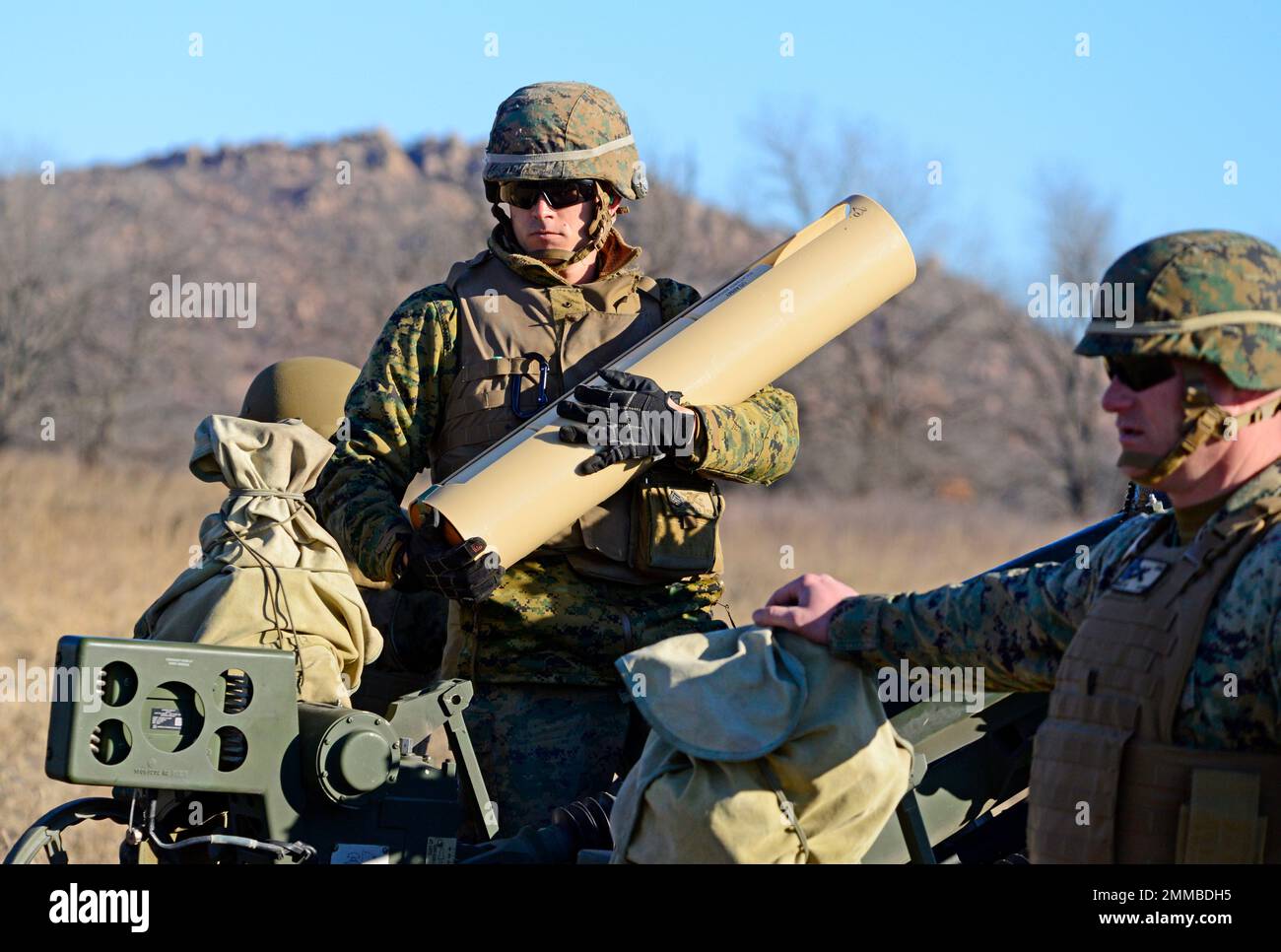 Die PGK-Artilleriegeschosse (Precision Guidance Kit) wird von den USA getestet Marines in Fort Sill, Oklahoma, Februar 2016. PGK enthält GPS-Führung. Stockfoto