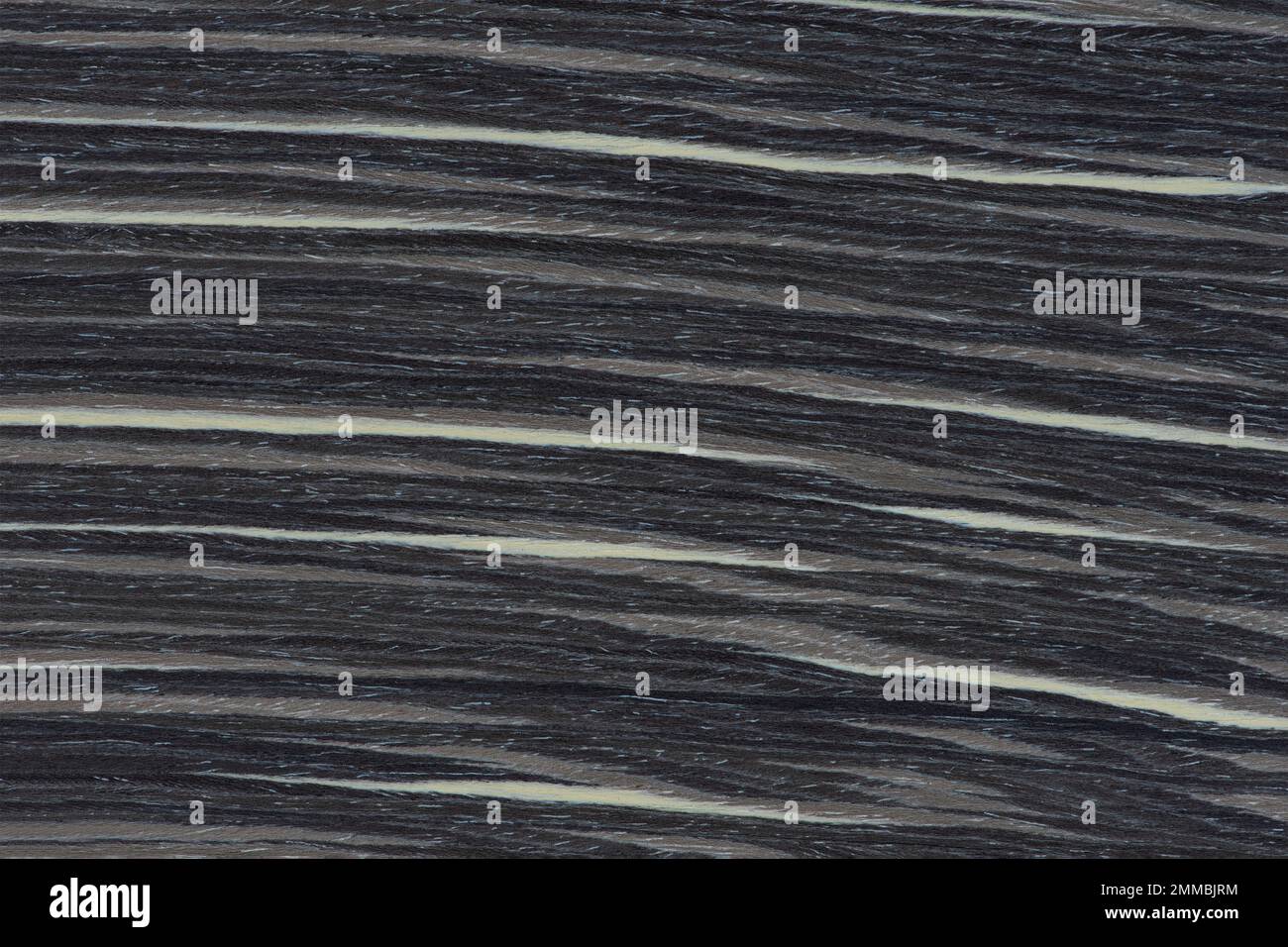 Holzstruktur mit Streifen. Die Konsistenz des natürlichen afrikanischen Holzes mit Zebramuster. Hochauflösendes Foto einer schwarzen Tafel. Stockfoto