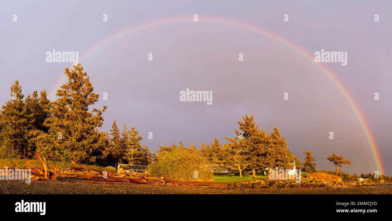 Washington, Nordwest-Pazifik, Panoramablick, natürliches Licht, Regenbogen. Stockfoto