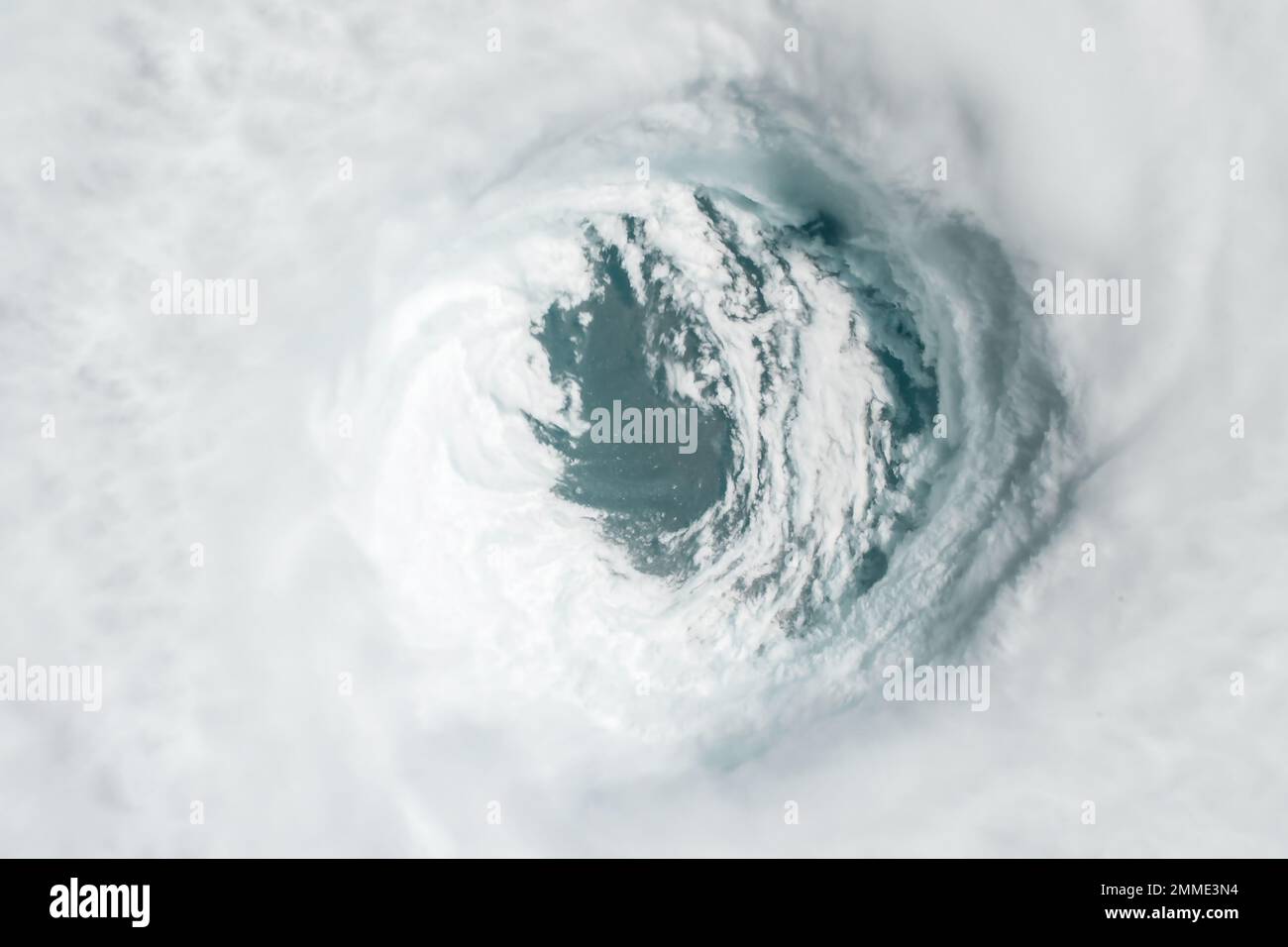 Hurrikan aus dem All, Satellitenblick. Hurrikan-Katastrophe. Elemente dieses Bildes, bereitgestellt von der NASA. Selektiver Fokus. Einschließlich Lärm und Körnung Stockfoto