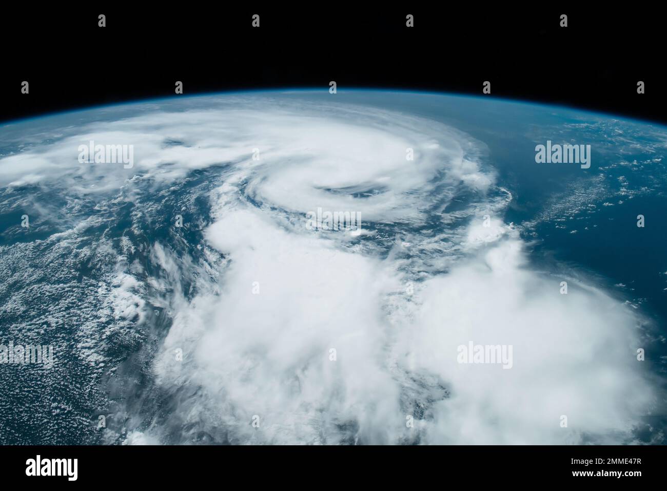 Hurrikan aus dem All, Satellitenblick. Hurrikan-Katastrophe. Elemente dieses Bildes, bereitgestellt von der NASA. Selektiver Fokus. Einschließlich Lärm und Körnung Stockfoto