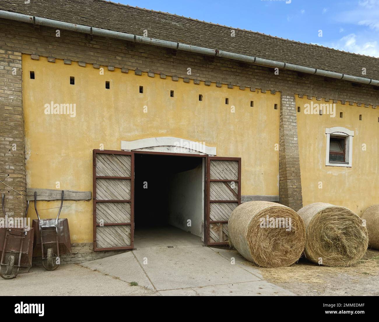 Die Magyar Cowboy Ranch befindet sich in Dunapataj, Bács-Kiskun-Kiskun, Ungarn, 60 Meilen von Budapest entfernt. Pferdeshows, Demonstrationen, Wagenfahrten und Scheunen. Stockfoto
