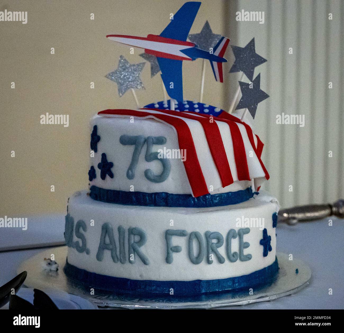 Der 4. Fighter Wing feierte am 17. September 2022 auf der Seymour Johnson Air Force Base, North Carolina, den 75.. Geburtstag der Air Force während des jährlichen Air Force Balls. Die US Air Force wurde am 18. September 1942 offiziell anerkannt. Stockfoto