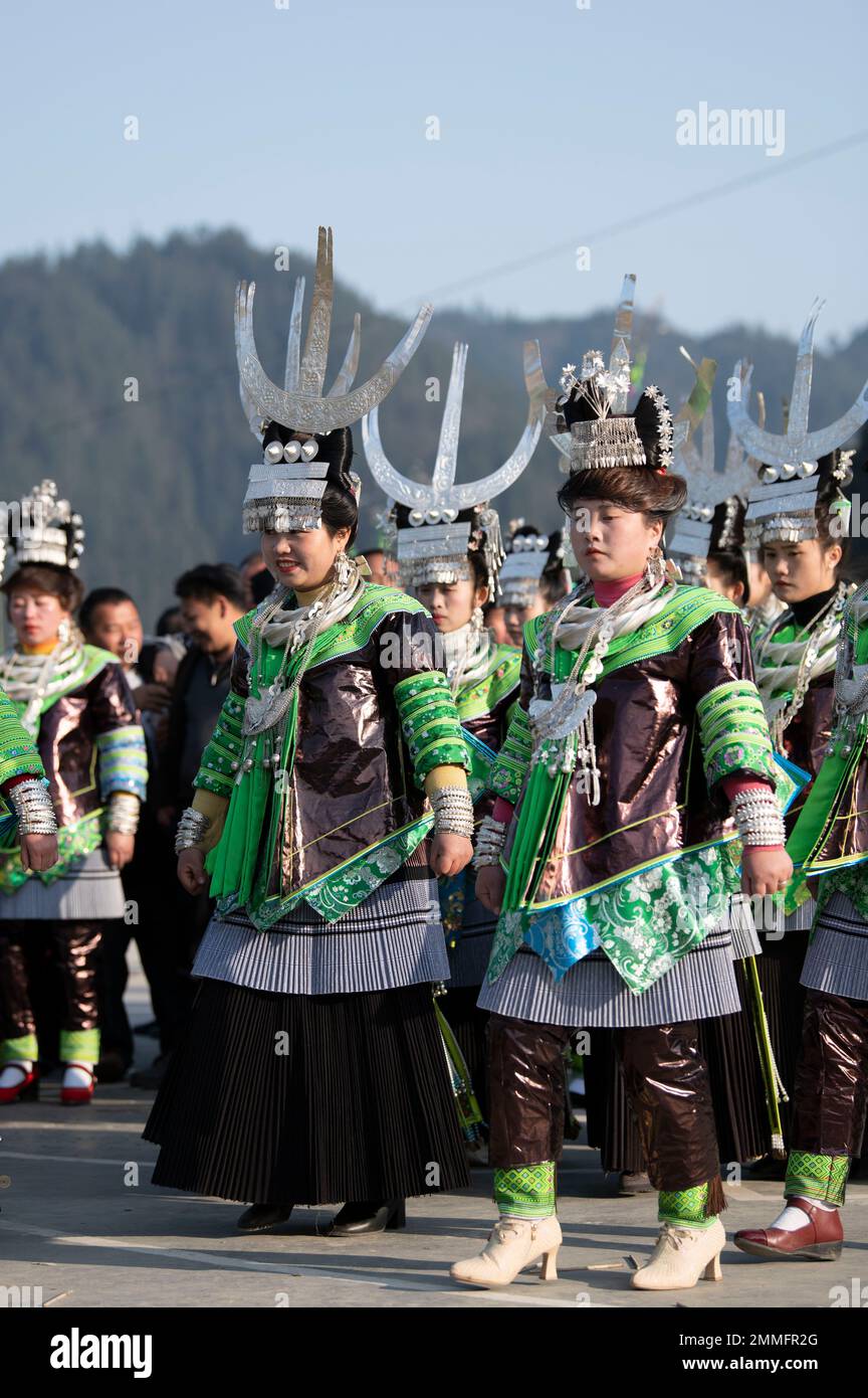 QIANDONGNAN, CHINA - 28. JANUAR 2023 - das jährliche Eröffnungsfest für Reissaaten wird in der autonomen Präfektur Qiandongnan Miao und Dong, so, gefeiert Stockfoto