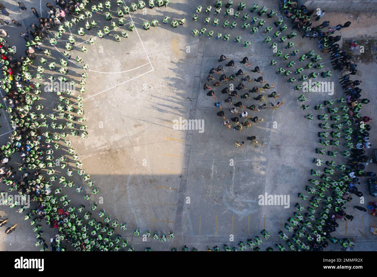 QIANDONGNAN, CHINA - 28. JANUAR 2023 - das jährliche Eröffnungsfest für Reissaaten wird in der autonomen Präfektur Qiandongnan Miao und Dong, so, gefeiert Stockfoto