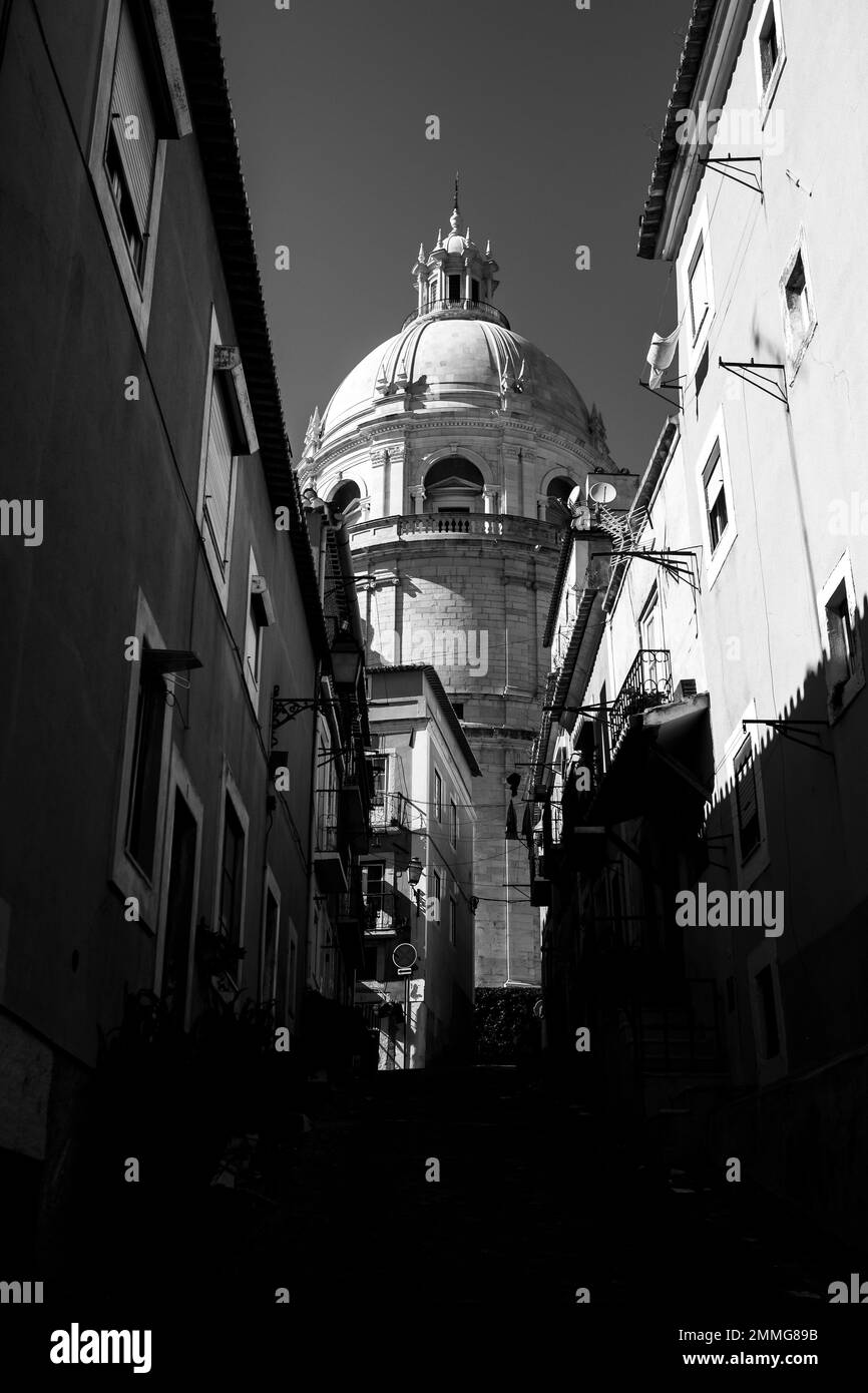 Kirche Santa Engracia, Altstadt von Lissabon. Schwarzweißfoto. Stockfoto