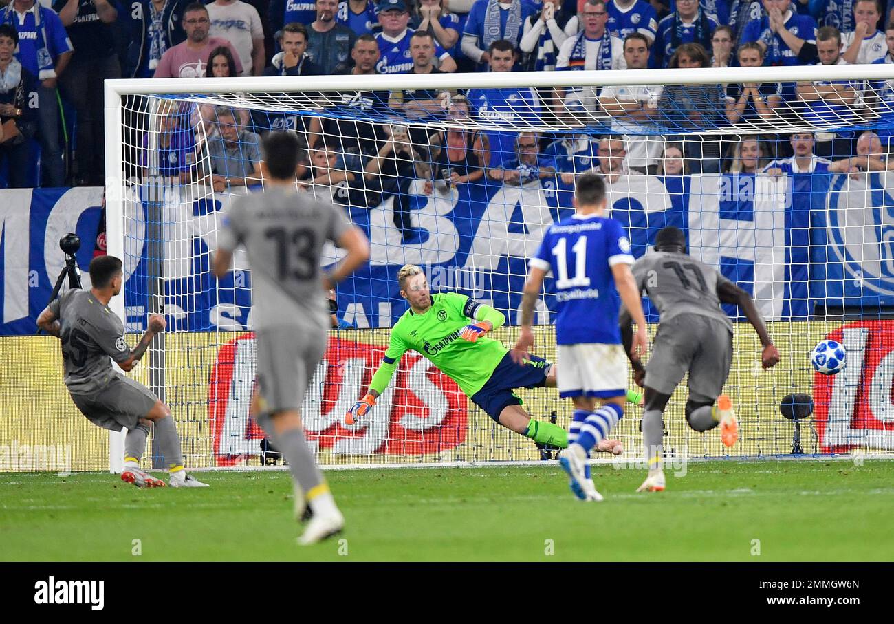 Porto midfielder Otavio Edmilson, left, scores his side's opening goal