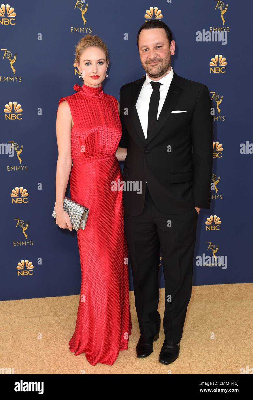 Dan Fogelman, right, and Caitlin Thompson arrive at the 70th Primetime Emmy Awards on Monday, Sept. 17, 2018, at the Microsoft Theater in Los Angeles. (Photo by Richard Shotwell/Invision/AP) Stockfoto