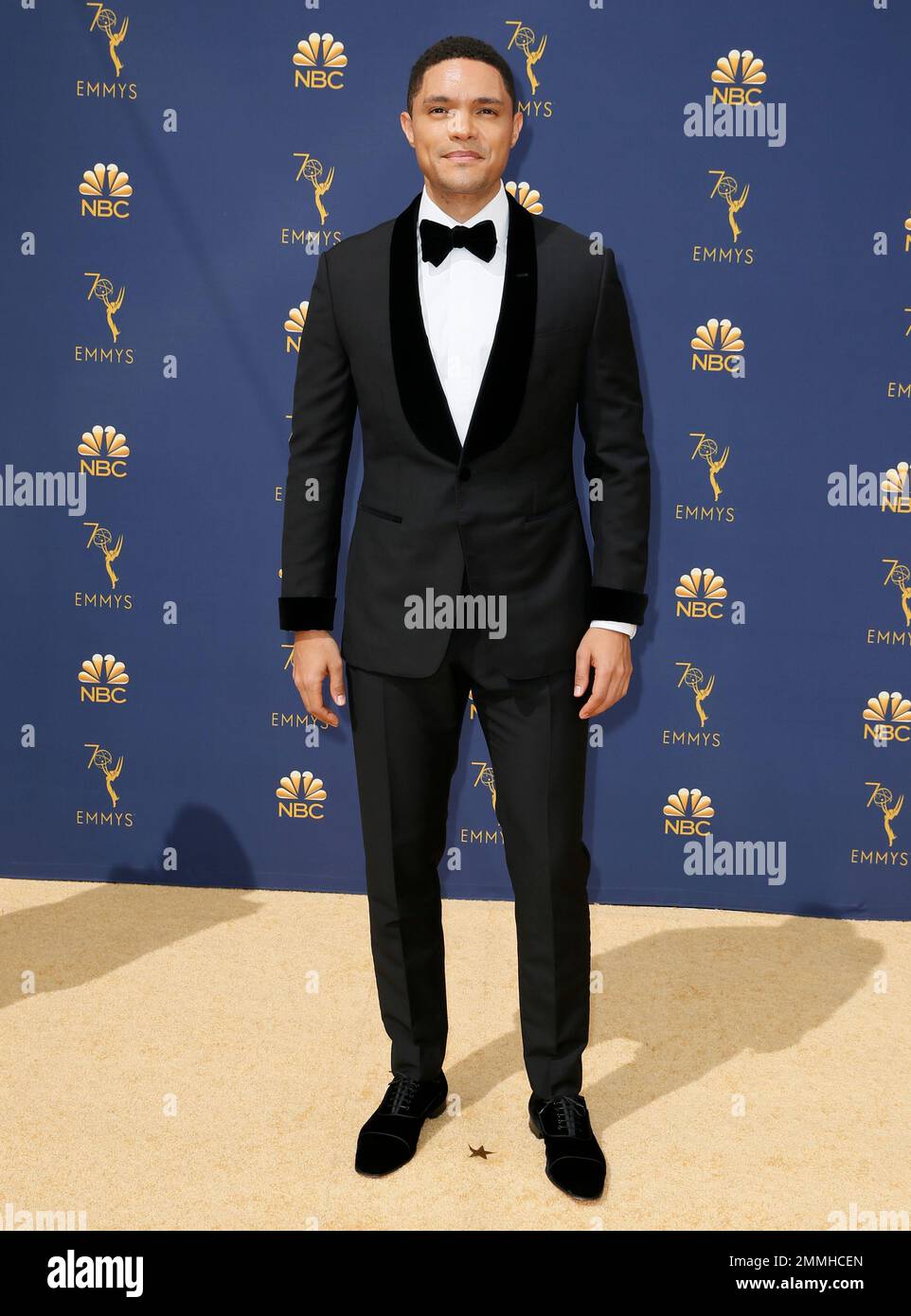 Trevor Noah arrives at the 70th Primetime Emmy Awards on Monday, Sept. 17, 2018, at the Microsoft Theater in Los Angeles. (Photo by Danny Moloshok/Invision for the Television Academy/AP Images) Stockfoto