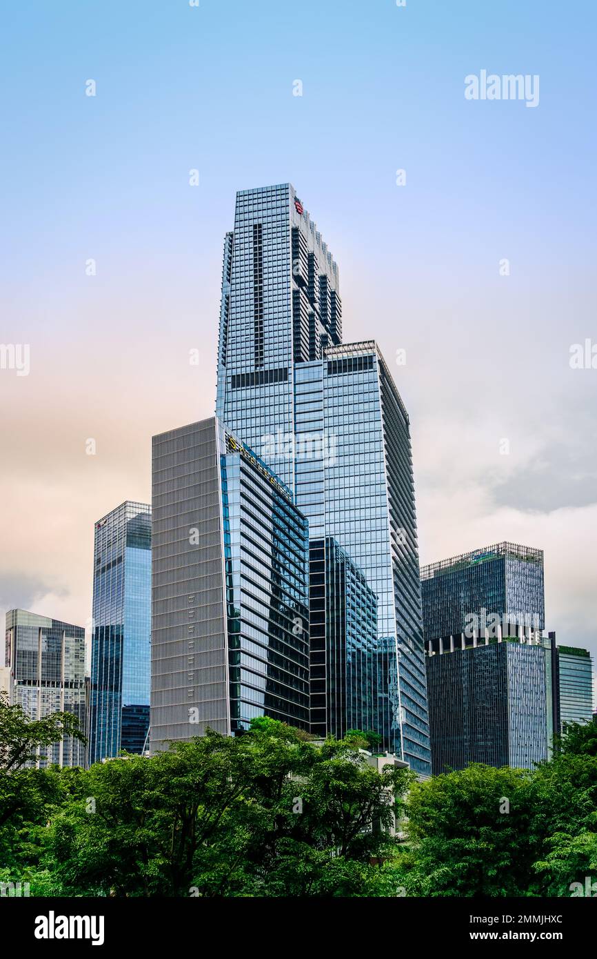 Der Guoco Tower ist ein Wolkenkratzer mit gemischter Nutzung in Tanjong Pagar im Downtown Core District von Singapur. Stockfoto