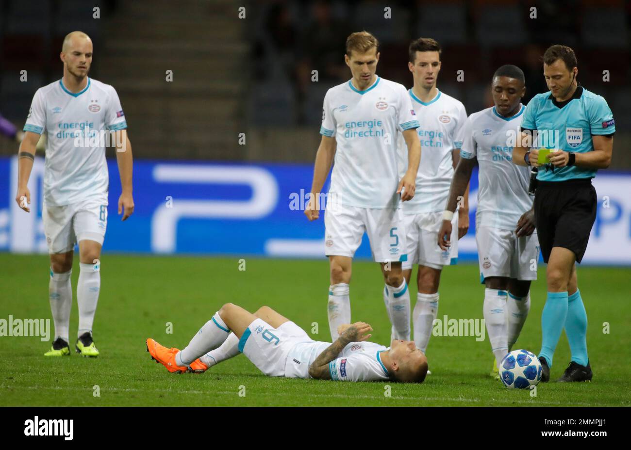 PSV's Jose Tasende lays on the floor injured during the Champions League play-off round, 1st leg soccer match between Bate and PSV at the Borisov-Arena stadium in Borisov, Belarus, Tuesday, Aug. 21, 2018. (AP Photo/Sergei Grits) Stockfoto