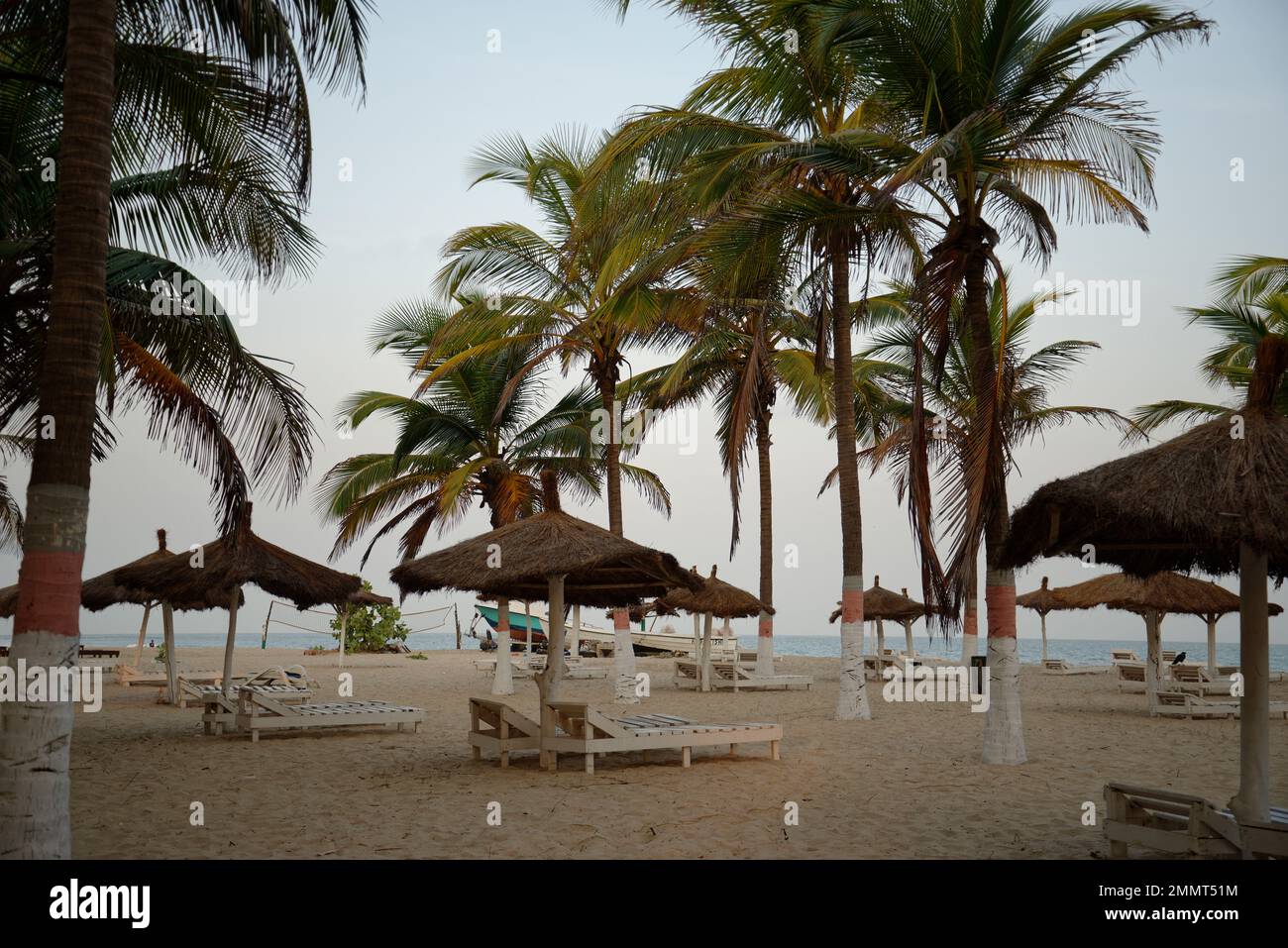 Kotu Beach, das Gambia. Ein beliebtes Urlaubsziel für europäische Touristen. Stockfoto