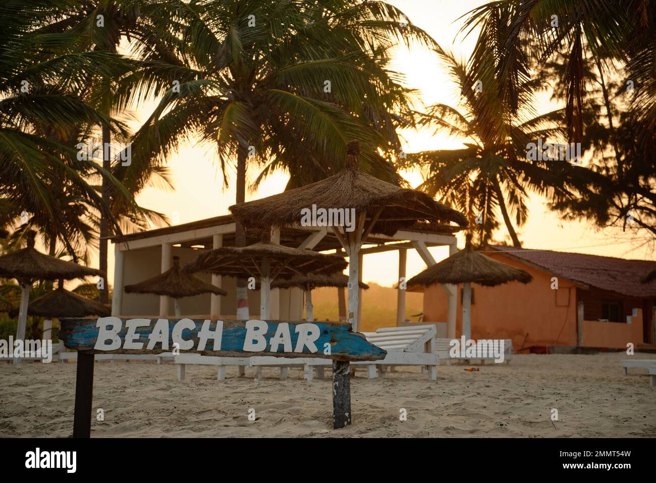 Kotu Beach, das Gambia. Ein beliebtes Urlaubsziel für europäische Touristen. Stockfoto