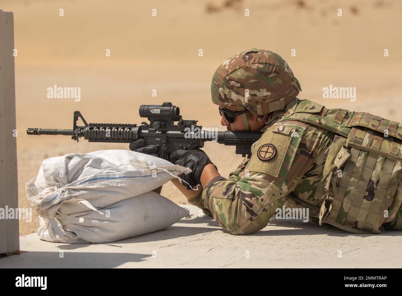 US-Armee-Soldaten der 35. Infantry Division führen M17 und M4 individuelle Waffen Qualifikationsbereiche in Udairi Ranges, Kuwait, 22. September 2022. Stockfoto