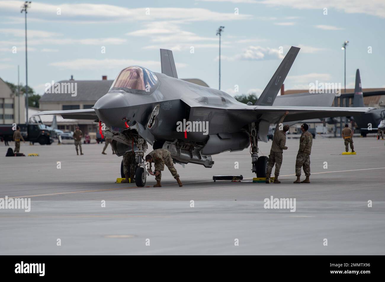 EIN US-AMERIKANISCHER Air Force F-35A Lightning II bereitet sich auf den Start am Mountain Home Air Force Base, Idaho, 22. September 2022 vor. Das F-35-Geschwader von Luke Air Force Base, AZ, nutzte Mountain Home AFB für das Gelände und den Luftraum, um simulierte Kampfszenarien zu üben. Stockfoto