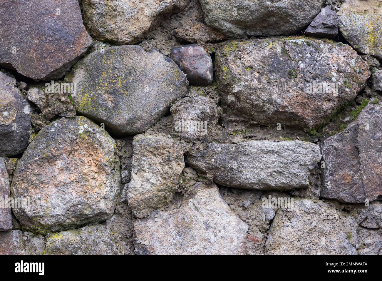 Altes Steinmauerwerk. Alte architektonische Struktur Stockfoto