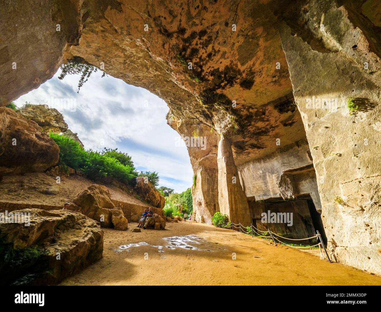La Grotta dei Cordari (Höhle der Cordari) - Archäologischer Park Neapolis - Syrakus, Sizilien, Italien Stockfoto