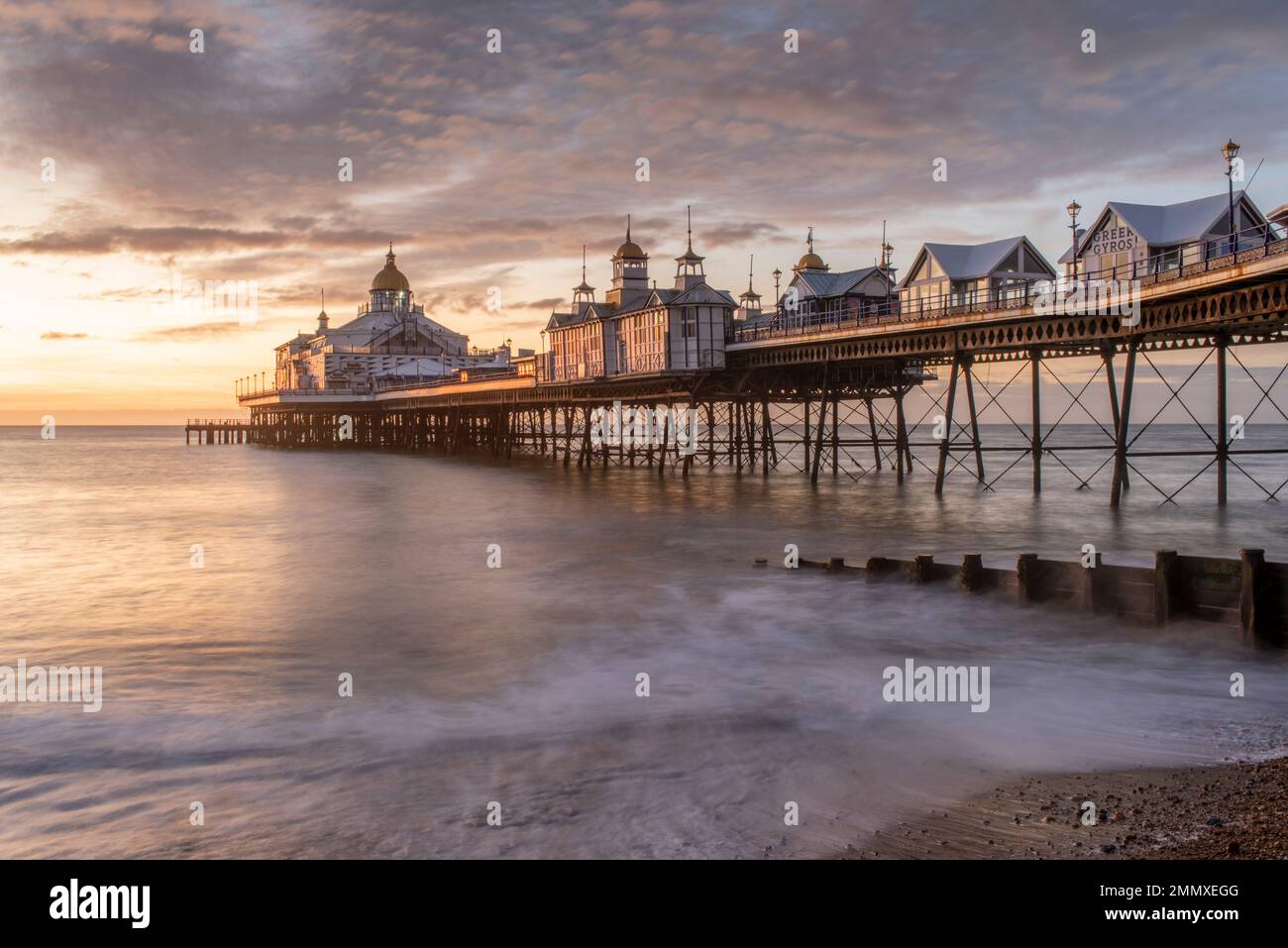 Eastbourne Pier in der Grafschaft East Sussex an der Südküste Englands, Vereinigtes Königreich, Vereinigtes Königreich. Stockfoto