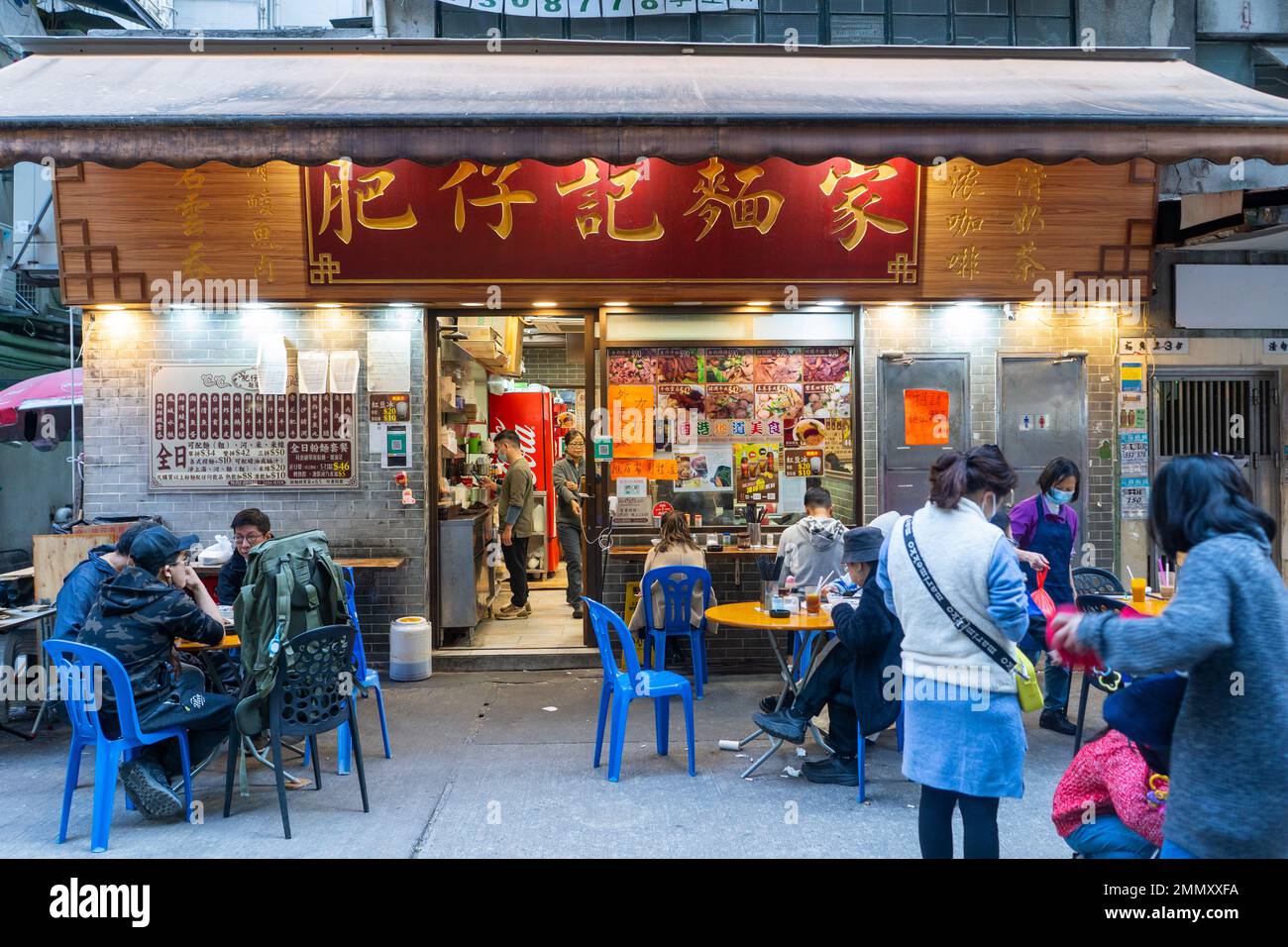 Hong Kong - Dezember 2022 - Freiluftrestaurant in Causeway Bay Stockfoto