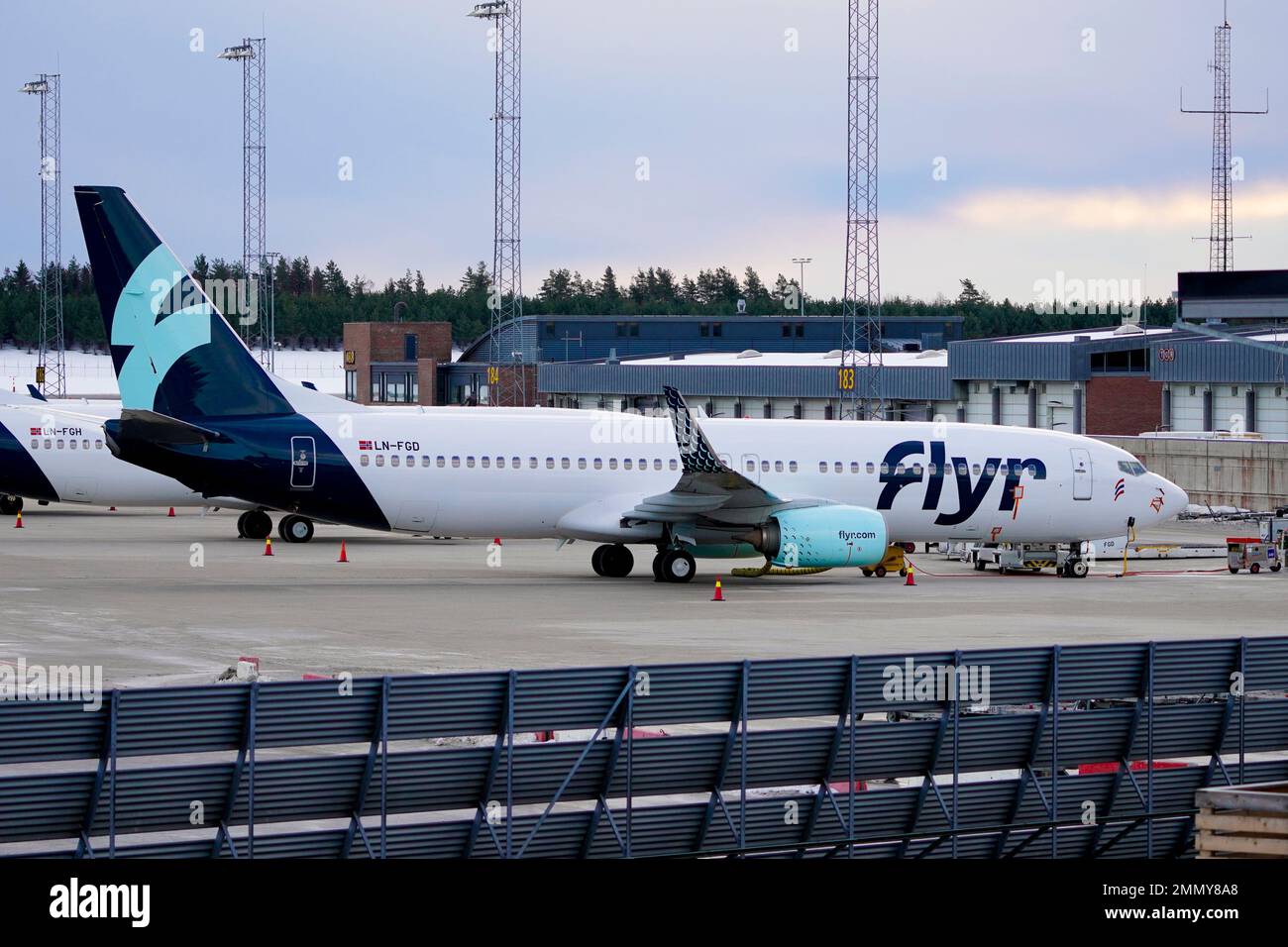 Oslo 20230130. Ein FLYR-Flugzeug am Flughafen Oslo. Die Fluggesellschaft FLYR hat das Ziel mit dem neuen Finanzierungsplan nicht erreicht, und der Vorstand prüft Alternativen für den weiteren Betrieb Foto: Gorm Kallestad/NTB Stockfoto