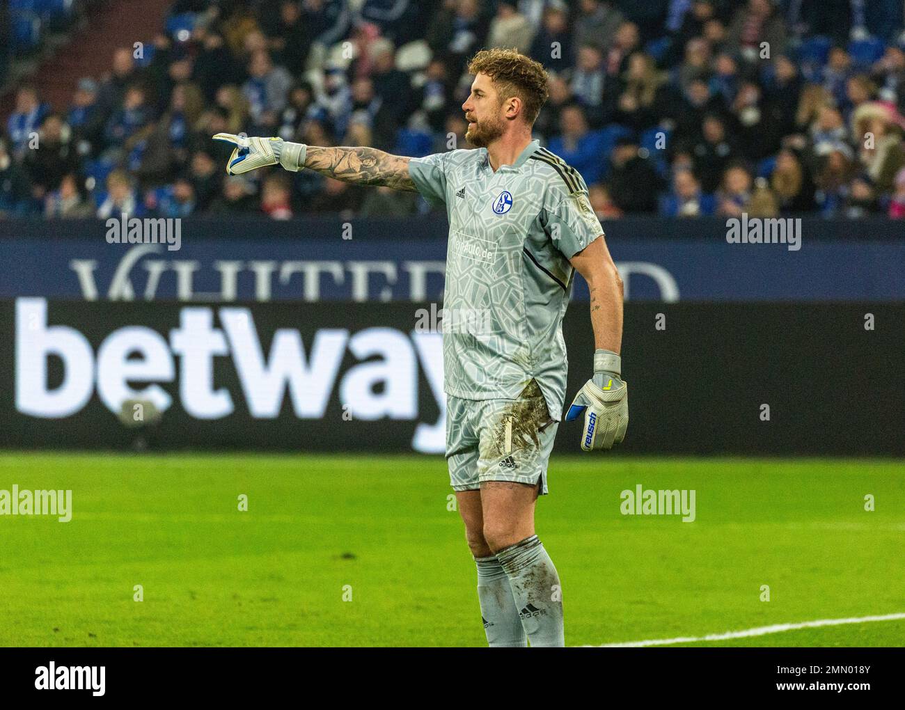 Sport, Fußball, Bundesliga, 2022/2023, FC Schalke 04 gegen 1. FC Köln 0-0, Veltins Arena Gelsenkirchen, Spielszene, Hüter Ralf Faehrmann (S04), DFL-VORSCHRIFTEN VERBIETEN DIE VERWENDUNG VON FOTOS ALS BILDSEQUENZEN UND/ODER QUASI-VIDEO Stockfoto