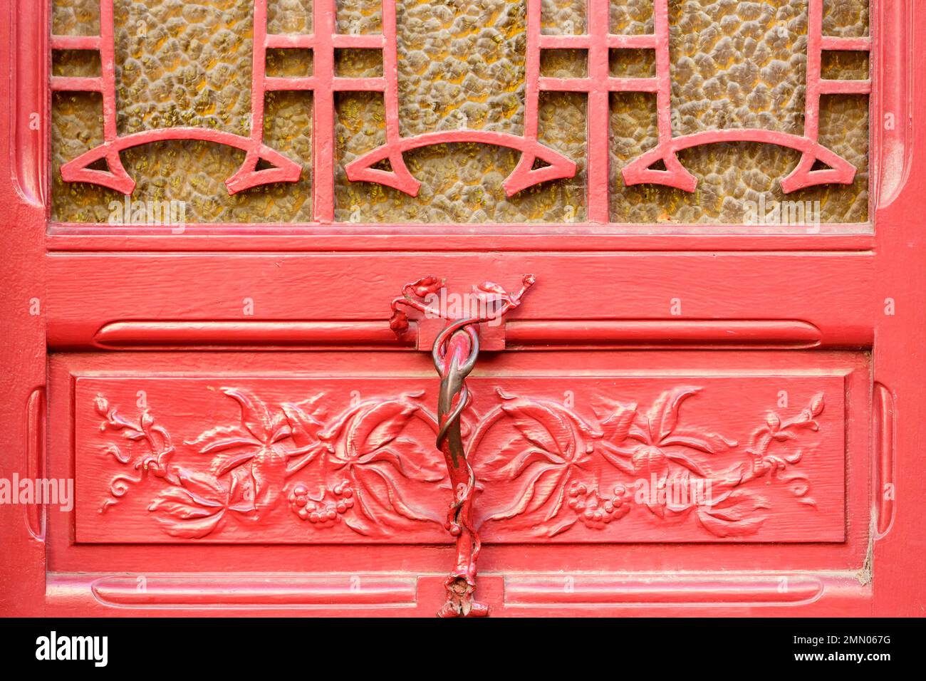 Frankreich, Meurthe et Moselle, Nancy, Detail des Türgriffs am Eingang eines Apartmentgebäudes im Jugendstil in der Avenue Anatole France Stockfoto