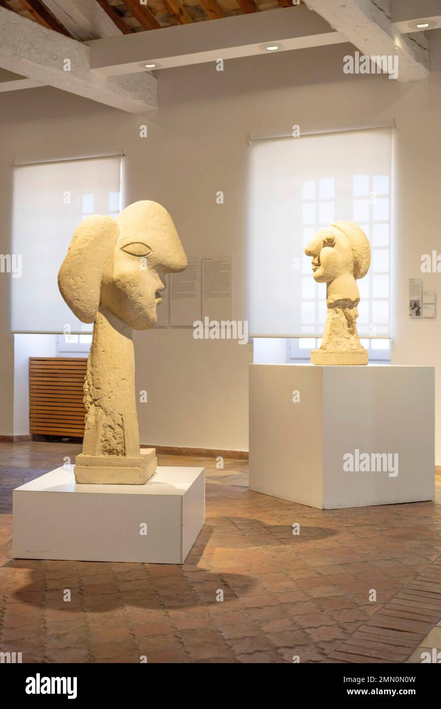 Frankreich, Alpes Maritimes, Antibes, Antibes Picasso Museum, Pablo Picasso, Leiterin einer Frau, Zement, zwei einzigartige Stücke, April-Juli 1937, Zementskulpturen, die auf der 1937. Internationalen Ausstellung in Paris gezeigt wurden, werden 1954 von Picasso im Museum hinterlegt, um die Sammlung seiner Werke zu vervollständigen Stockfoto