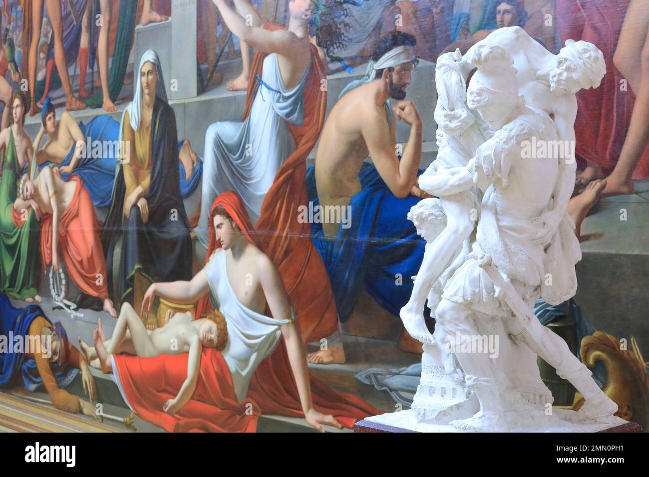 Frankreich, Bouches du Rhone, Aix en Provence, Granet-Museum, Gipsskulptur von Laurent Guiard, der Aeneas repräsentiert, der seinen Vater Anchises trägt, gefolgt von seinem Sohn Ascanius mit dem Gemälde von Paulin Duqueylard, den griechischen Helden, die die Grundstücke für die Gefangenen besetzten, was sie in Troja taten Stockfoto